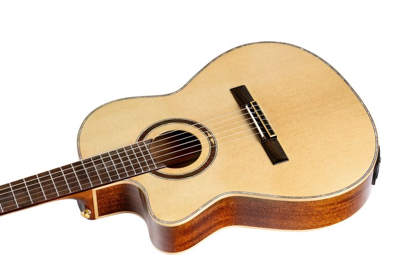 Ortega RCE138-T4-L Klassisk gitar 4/4 Size, Thin, med mik, Slim neck, Left