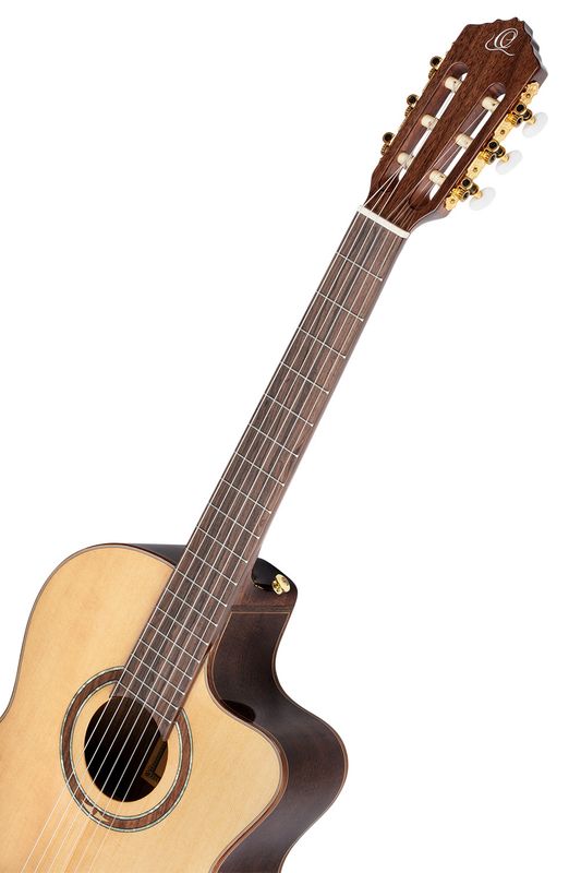 Ortega RCE158MN Klassisk gitar 4/4 Size, med mik, Medium neck