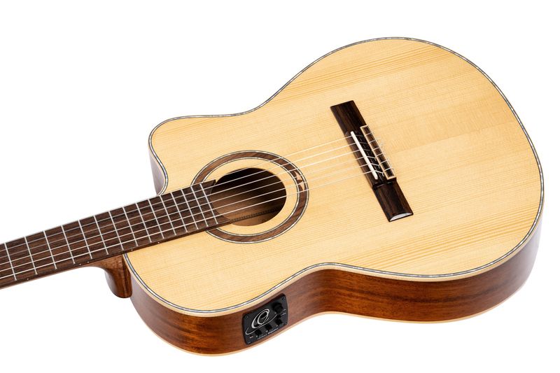 Ortega RCE138-T4 Klassisk gitar 4/4 Size, Thin, med mik, Slim neck