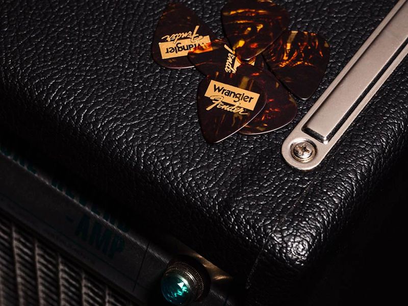 Fender  Wrangler picks, 351 , tortoiseshell, 8-pack