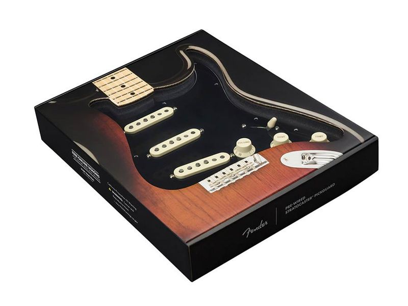 Fender Pre.Wi Strat PG Custom Shop Fat 50's SSS, 11 screw holes, parchmen