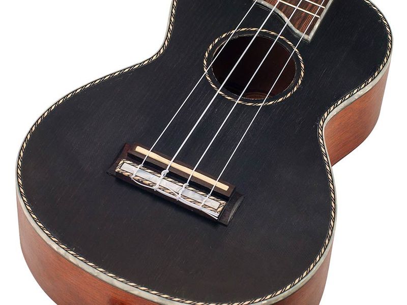Mahalo Pearl Series, solid top concert ukulele, black, with bag