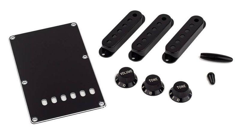 Allparts accessory kit for Strat, black, 3-ply backplate