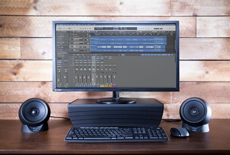 Kali Audio IN-UNF 3-vägs studio monitor system. Två satelliter och subwoofer.